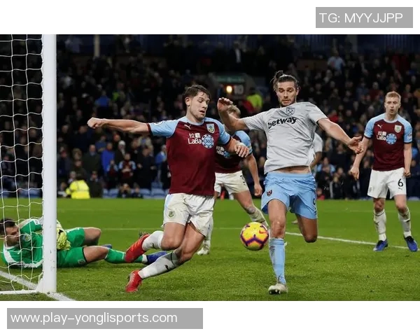 掌握足球中后卫的技巧与战术解析提升防守能力的全面指南